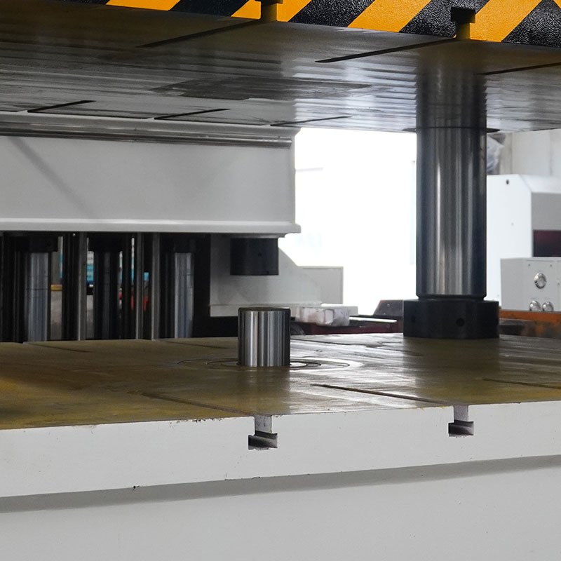 Wood chip pallet hydraulic press