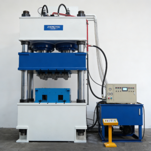 Hydraulic press equipment for the production of environmentally friendly compression-moulded wood chip pallets